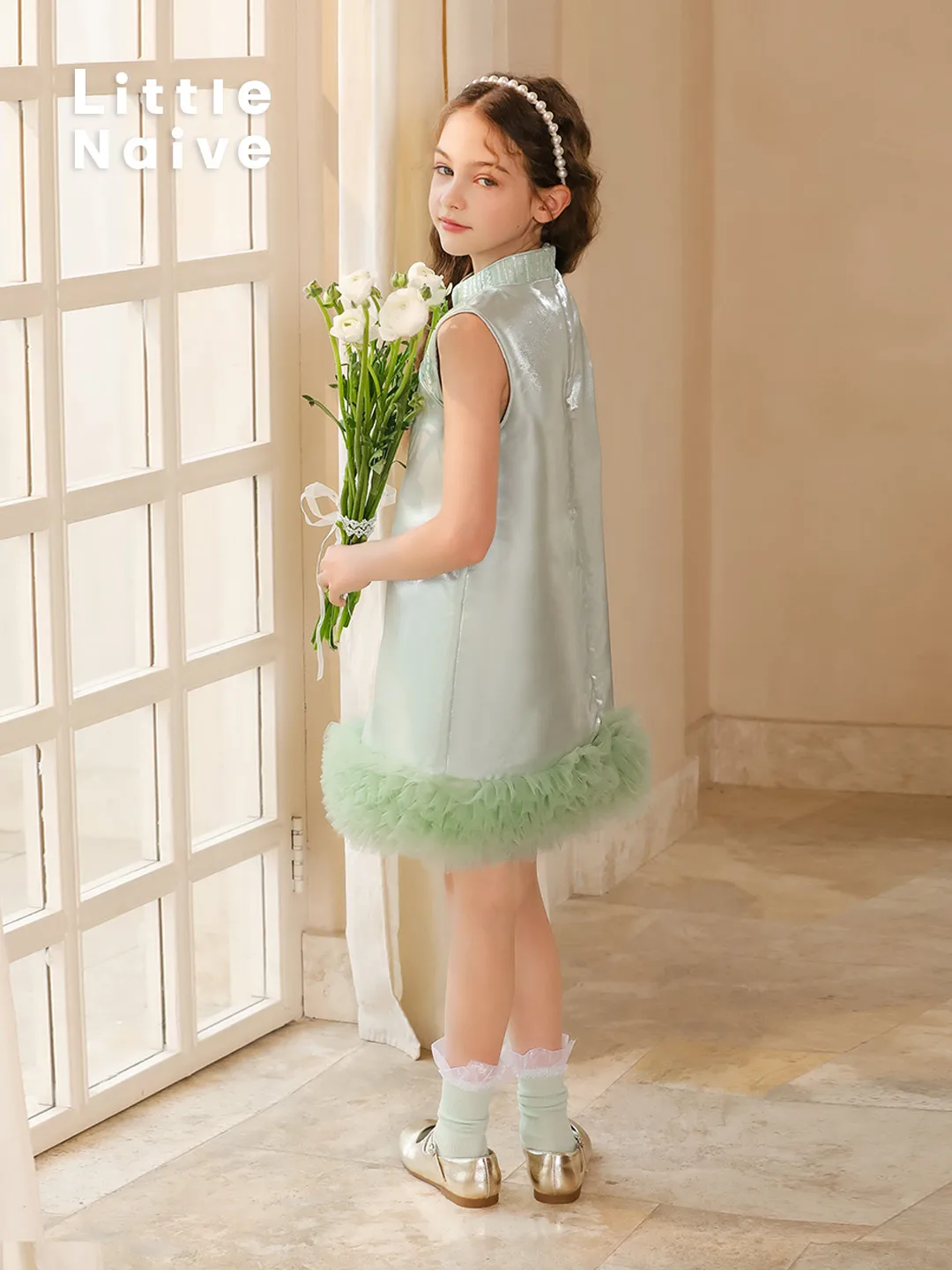 赤ちゃんと法事の服をどう選ぶ？女の子のための新中式スタイルが注目される理由