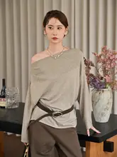 優雅なデザインのオフショルダーニットトップス【ルーズフィット・フレンチヴィンテージ風・2WAY対応】（セットアップ対応）