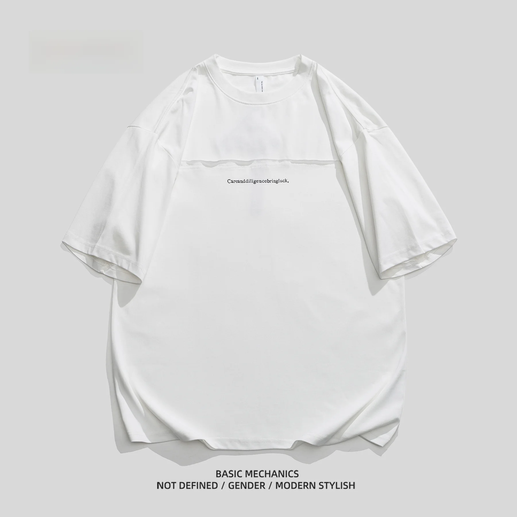 緑のTシャツを選ぶべきなのか？実は、これ1着で通勤から夜の散歩までを救う