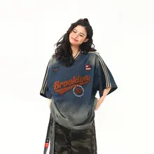 アメリカンカレッジスタイルのVネックウォッシュデニム半袖Tシャツ【レトロデザイン・夏用】