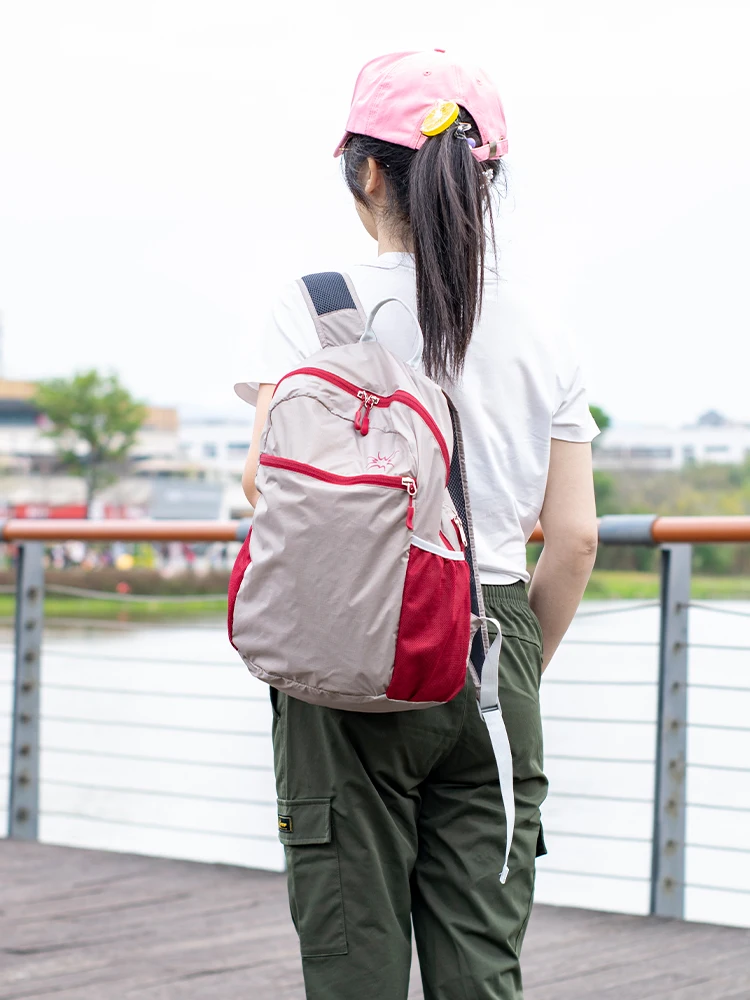 超軽量折り畳みバックパック：ソロキャンプや日常通勤に最適な25リッター軽量モデル
