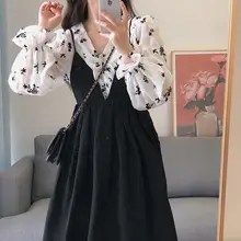 ヴィンテージ刺繍フレアスリーブVネックシャツ【花柄・ドローストリング・裾フリル】