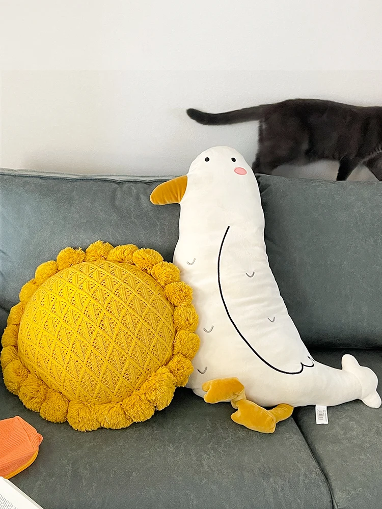 リビングのアクセント小物にぴったり？北欧風のニットクッションカバーがもたらす、暮らしの温かさとは
