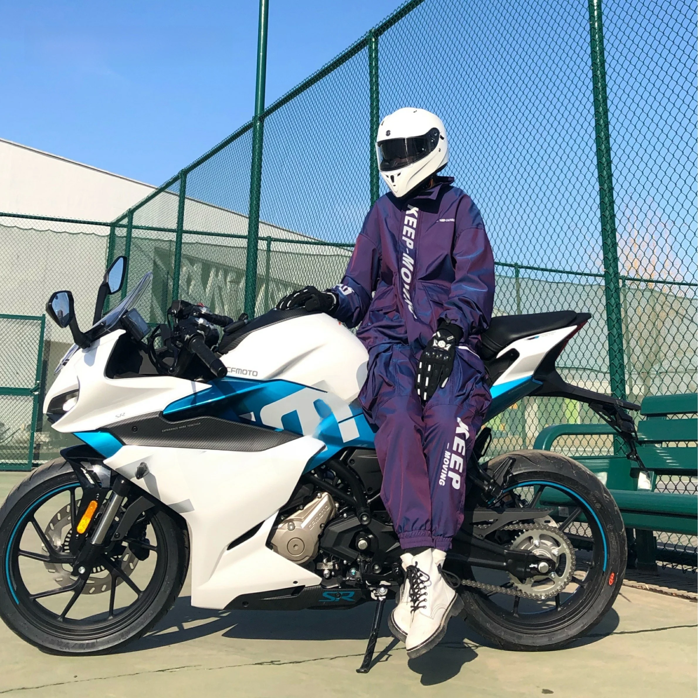 バイク スポーツ タイプ 人気 で通勤に活かせるライディングウェアは？
