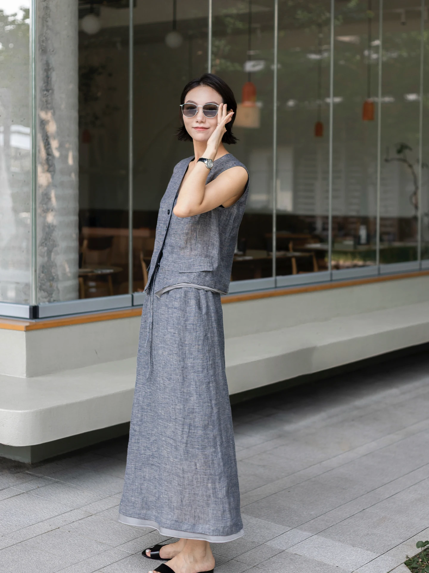 骨格ストレート夏服は本当に必要？中年女性が選ぶ、通気性とスタイルのバランスを取った1着とは