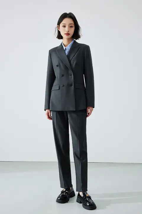 グレーの女性用スーツジャケット【秋冬用・ビジネス・小柄サイズ・面接対応】（セットアップ対応）