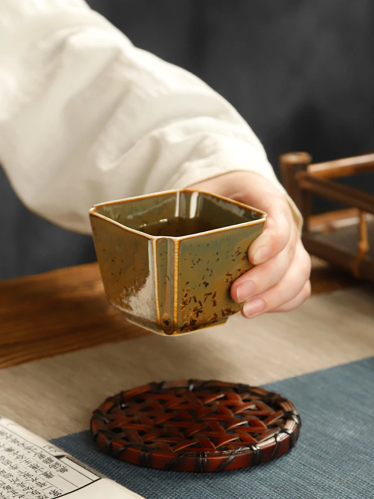 茶色と水色の違いをどう理解すればいいのか？厳選4選で暮らしに溶け込む選び方