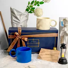 クラインブルーの陶器製コーヒーマグカップ【手作り・モダンデザイン】