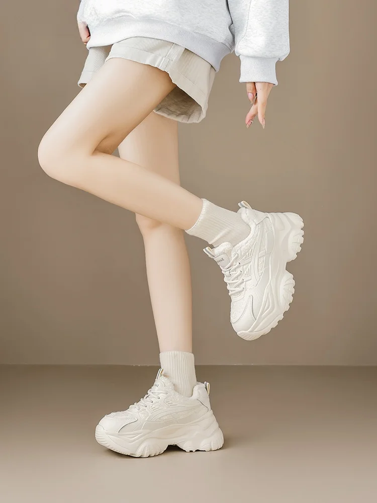 クッション性のあるスニーカーとは？Daphne/達芙妮の厚手老爹靴が提供する実際の足への負担軽減効果