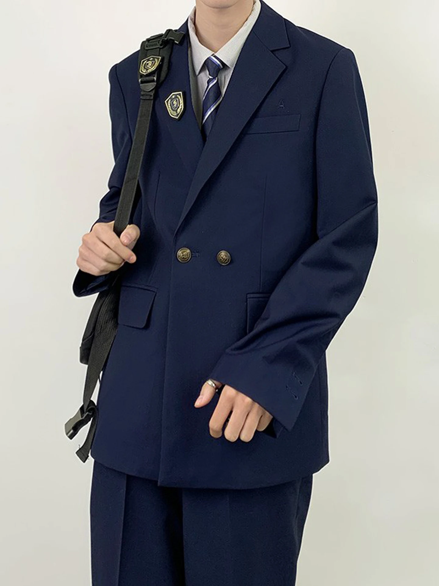 制服ファッションの選び方と実際の着こなしを解き明かす！厳選4選