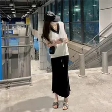 シンプルでおしゃれなブラックホワイトVネックニットベスト【ゆったりシルエット・女性用】（セットアップ対応）