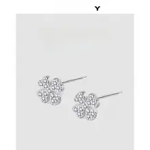 999純銀製クローバーイヤリング【高級感・スワロフスキー付き・快適装着】