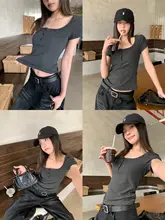 黒灰ストライプ デザイン性のある方形ネックの女性用短袖Tシャツ【シンプル・フィット感】