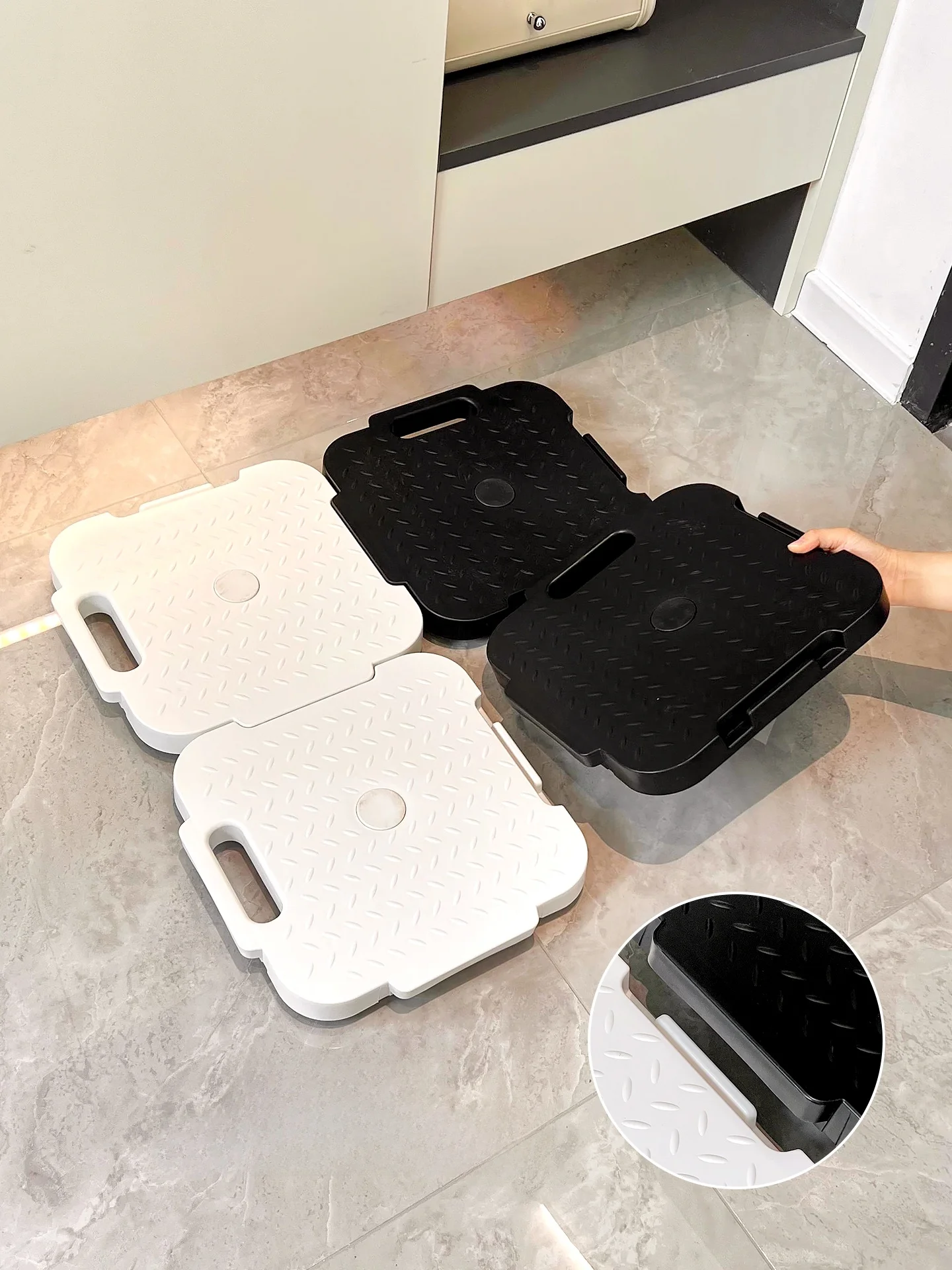 玄関用スライドトレー：収納効率を高めるDIY交換可能なスリッパ台の実用性