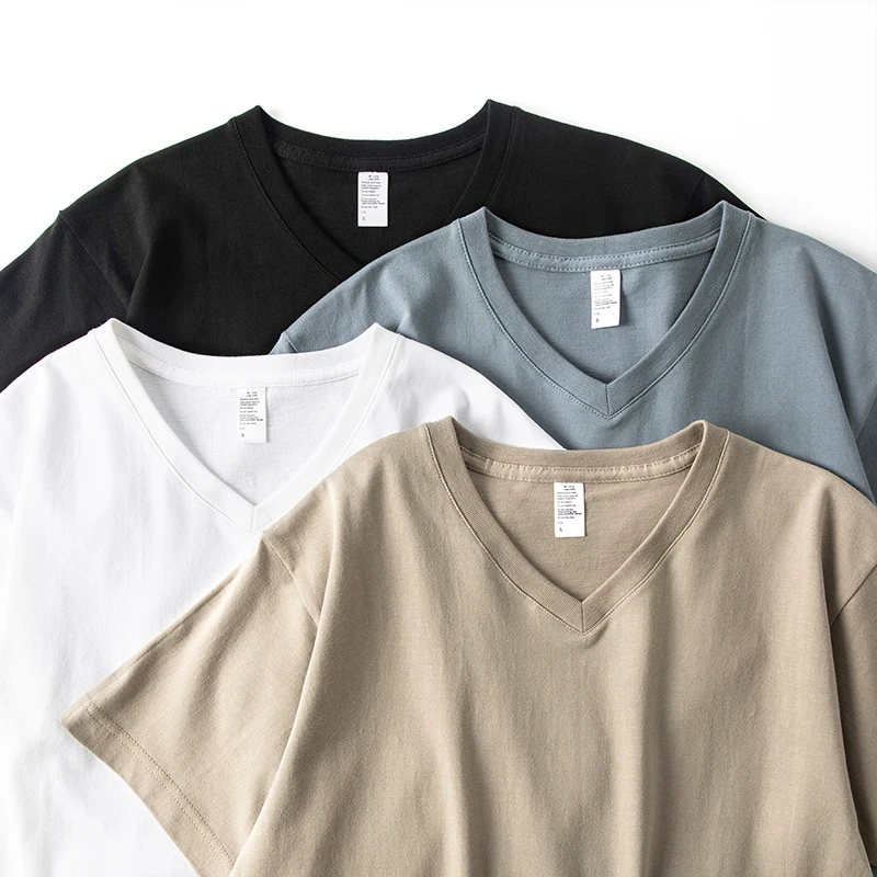 「Tシャ  ツ形」で失敗しない着こなしは？VネックTシャツの選び方とアレンジのコツ
