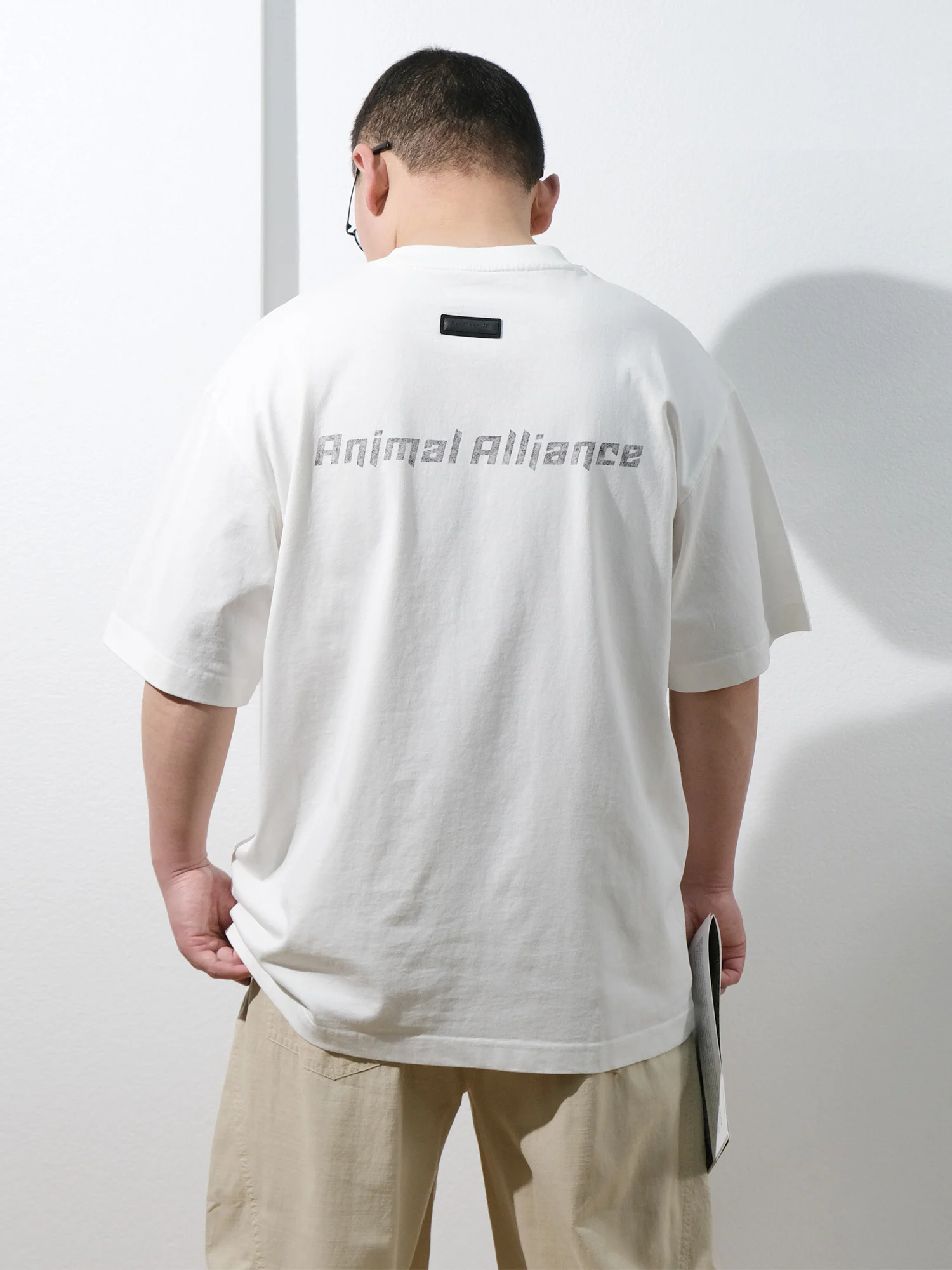ビッグシル エットを着るなら、この小企鹅Tシャツが救ってくれる？