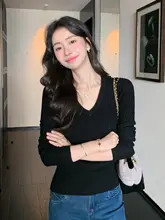 Vネックの短丈ニットセーター【美しいメリノウール・秋冬用・フィット感】
