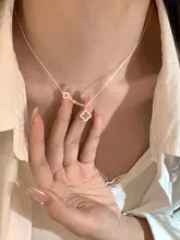純銀製 薄型四つ葉クローバーのペンダントネックレス【女性用・デザイナーズ・デコルテデザイン】