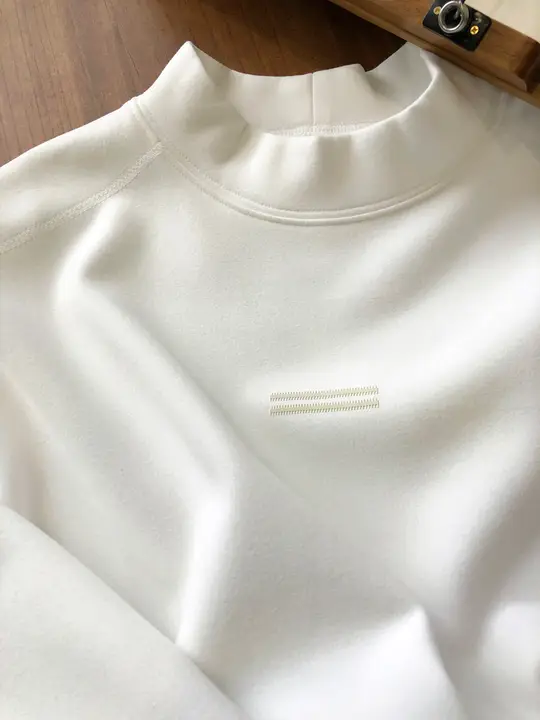 極上の柔らかさ！白色ハイネック長袖Tシャツ【秋冬用・保温・メンズ】