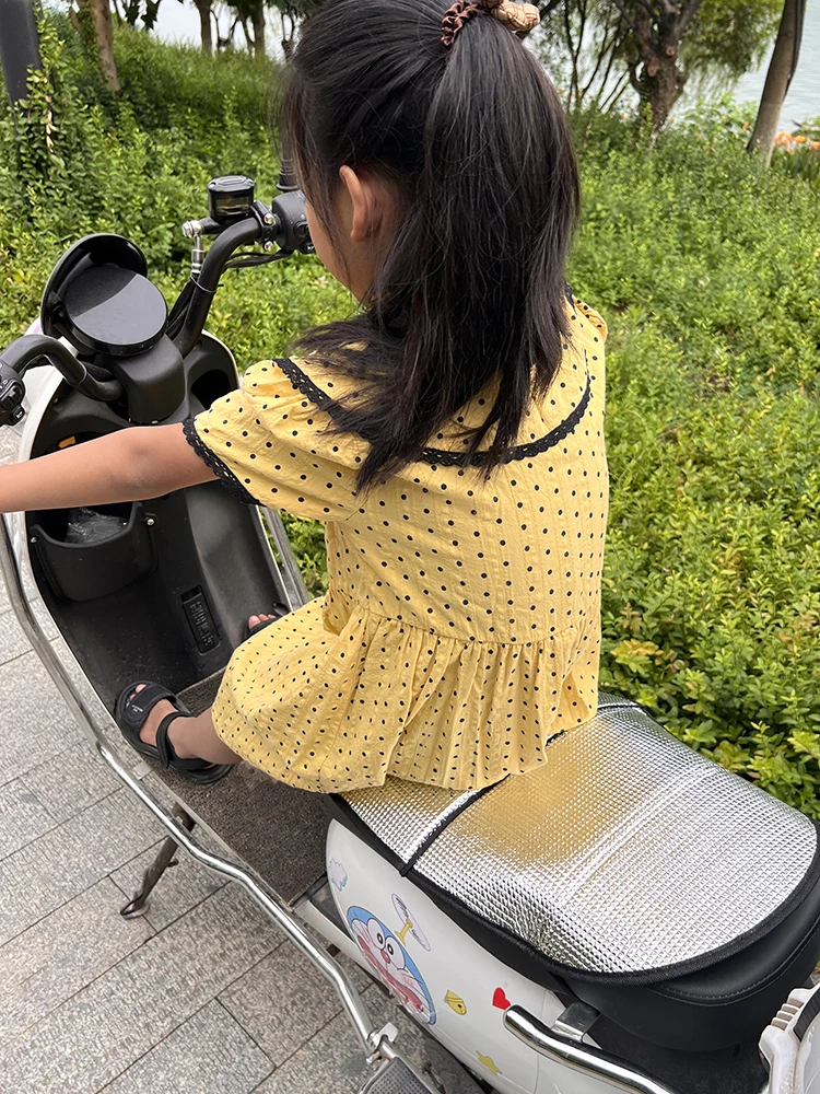 電動自転車用UVカットシート：防水・二重折りたたみ式で四季通用の座席保護