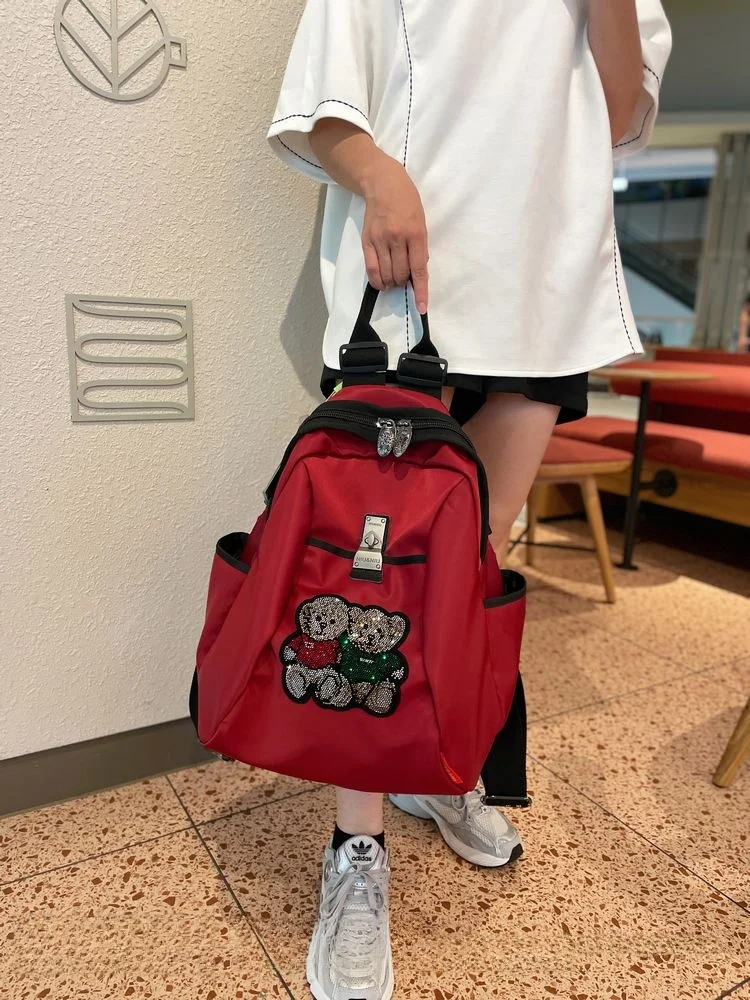 日常使いのリュックは「軽さ」と「機能性」のバランスが鍵？高級感あふれる防水リュックが解決するリアルな悩みとは