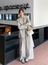 オーバーサイズの上質なスーツジャケットとワイドパンツ【春秋用・女性・スタイリッシュ・スリム効果】（セットアップ対応）