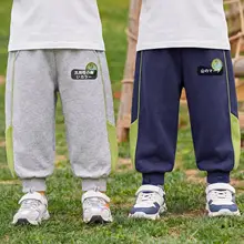 男児用スポーツパンツ【春秋用・快適な伸縮性・ロゴデザイン】