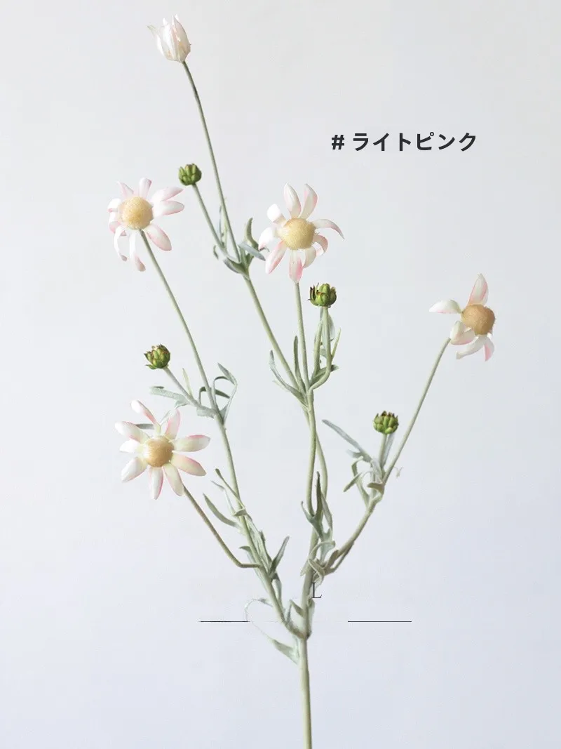 フラワーアレンジメントの基本：フェルト風人工花の実用性と設置ガイド