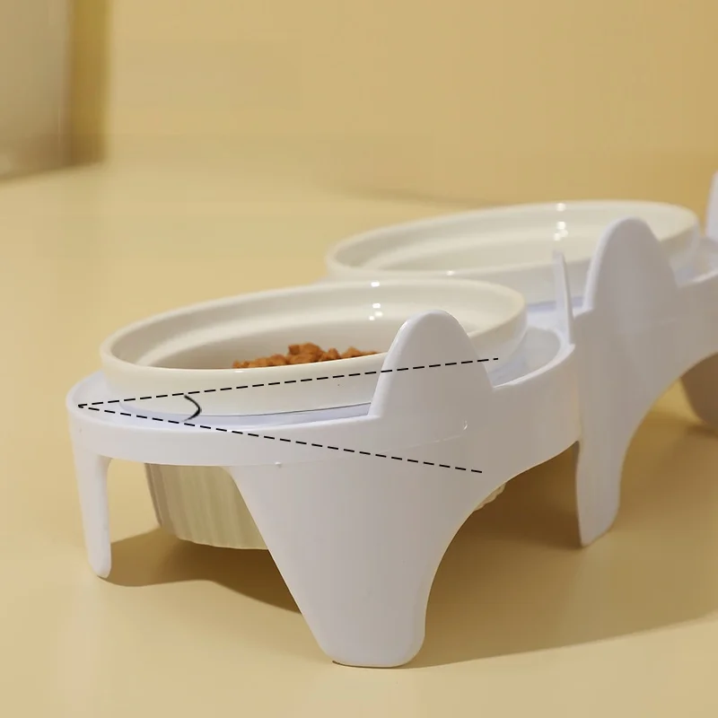 猫のための陶器製食器：斜め口設計と漏れ防止機能がストレスを軽減