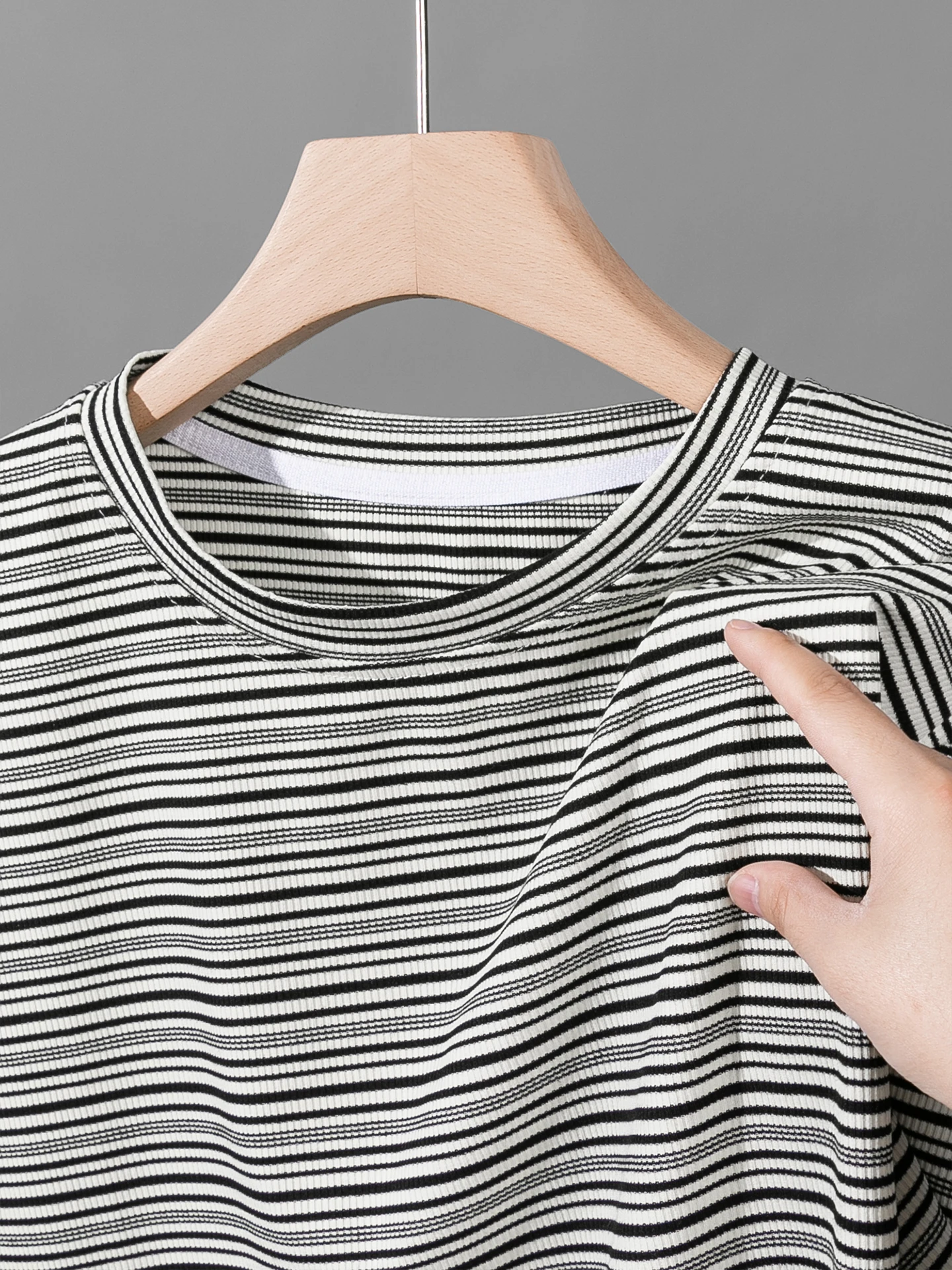 メンズ ストライプ柄 Tシャツ はどんな場面で着用するのか？リアルな使い方と選び方を解説
