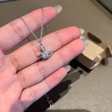 シンプルなデザインのサターンモチーフペンダントネックレス【ダイヤモンド付き・通勤用・ロックカラー】