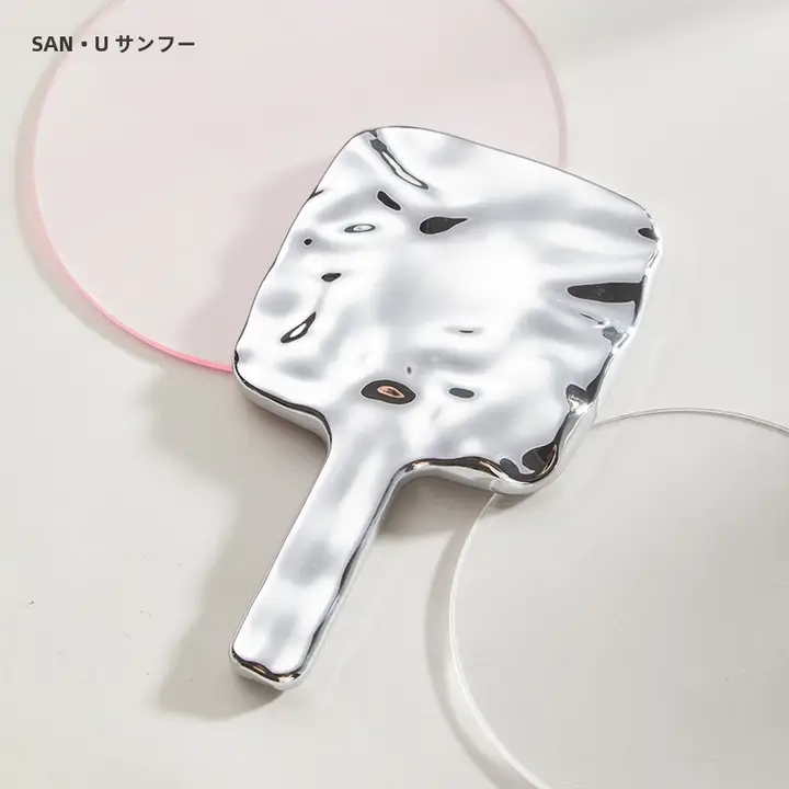 水波纹デザインの手持ち鏡【17×10cm・化粧用・持ち運び便利】