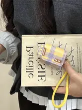 チェック柄の笑顔デザインAirPods用ケース【プロ保護カバー・ぶら下げストラップ付き】