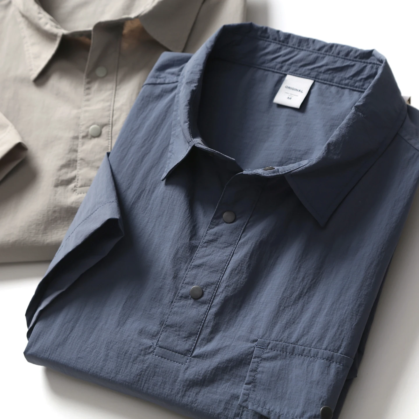 通勤の夏に欠かせない1着は、涼感Tシャツなのか？