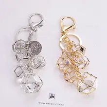 クリスタル製キーホルダー【菱形デザイン・金色・水晶装飾】