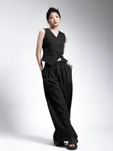 洗練されたデザインのジャケットベストとストレートワイドパンツのファッションコーディネート（セットアップ対応）