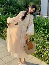 米色の美しい刺繍入り長袖ワンピース【中長丈・フレンチスタイル・ウエストリボン・スリムフィット】