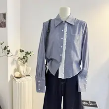 レースアクセントの青いチェック柄長袖シャツ【フレンチスタイル・女性用】