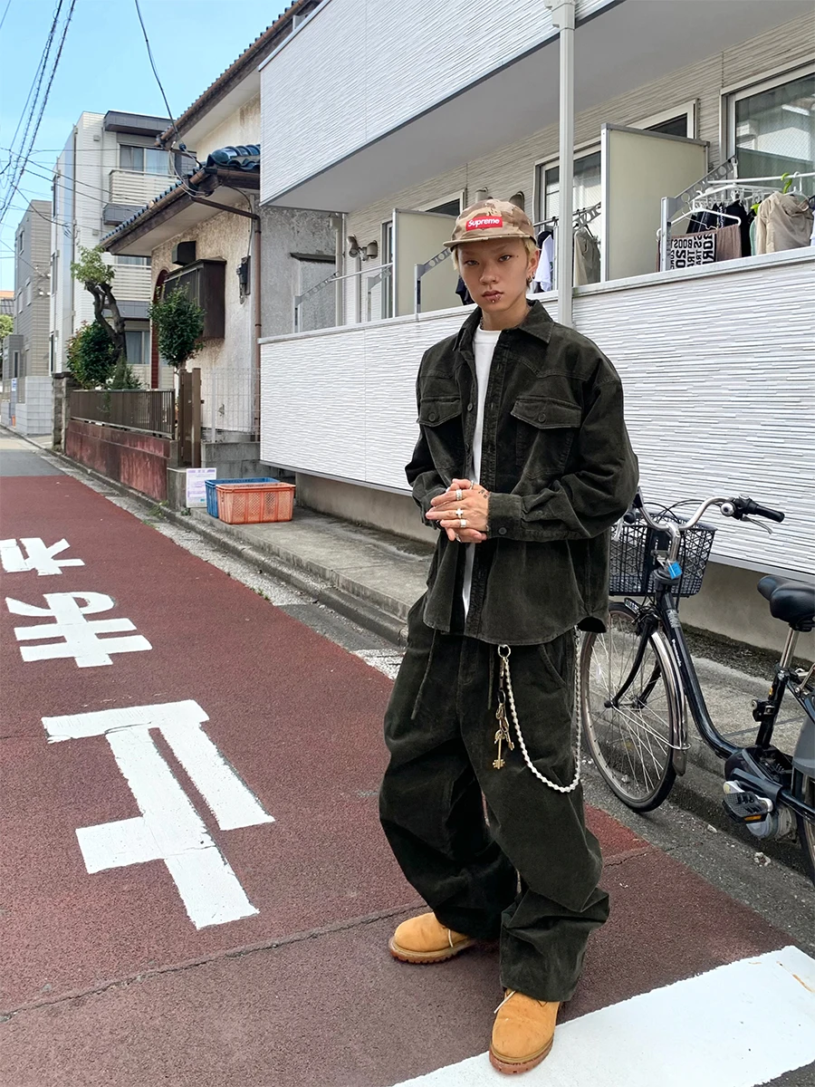 40代のカジュアルスタイルに欠かせない「かっこいいTシャツ」は、実は長袖シャツから始まる？
