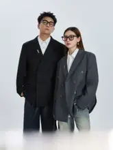 解構的なパッド付きブレザー【脱着可能なブローチ・多ボタンデザイン・カジュアルスタイル】
