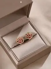 秋冬向け 気品溢れるレッドカメリアイヤリング【穴あけ不要・小さなストーンデザイン】