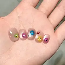 可愛らしいカートゥーンデザインの猫眼ネイルチップ【短め・手作り・レインボーシュガーカラー】
