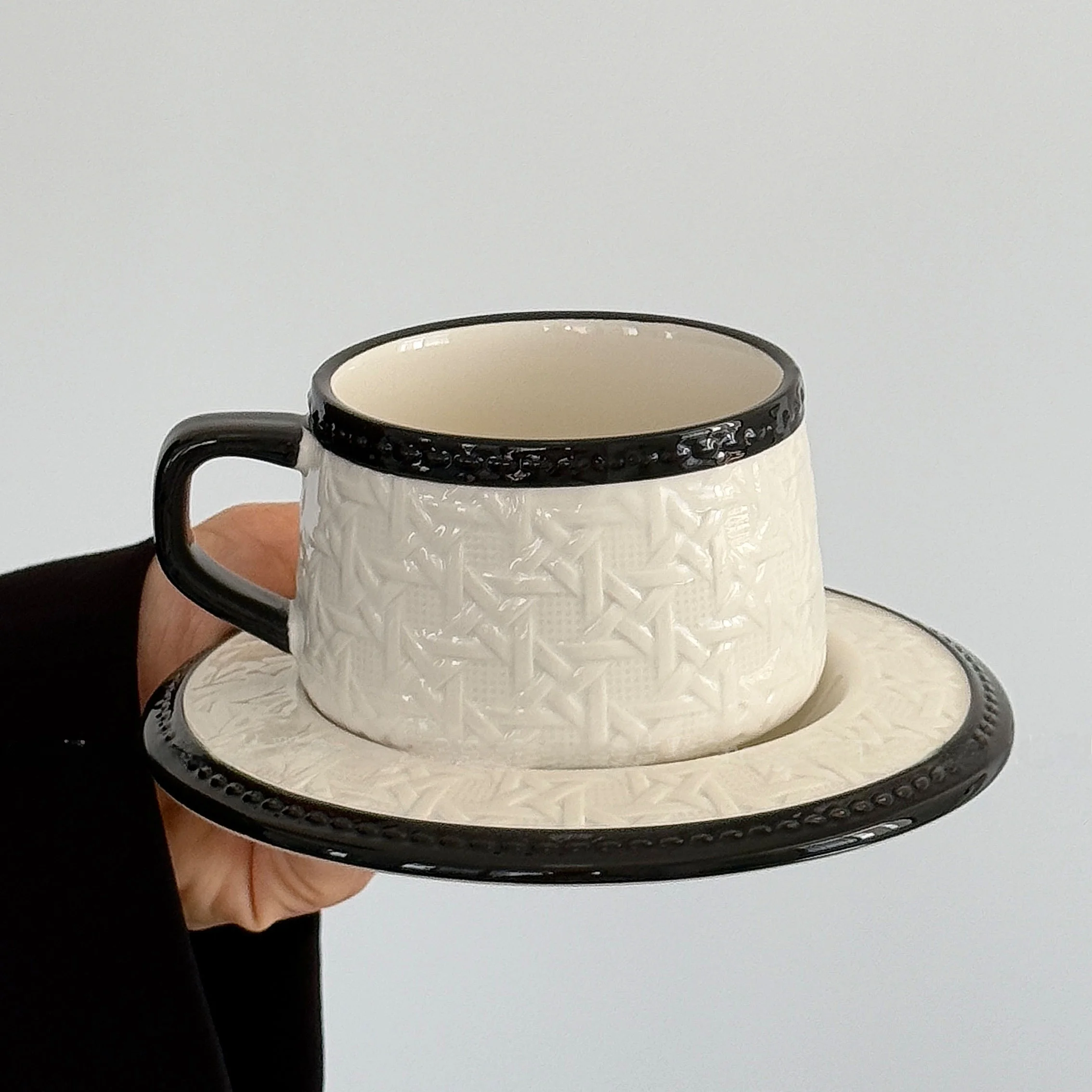 レトロな黒いラタン模様のコーヒーカップ【ラテアート・アフタヌーンティー用・上品な贈り物】