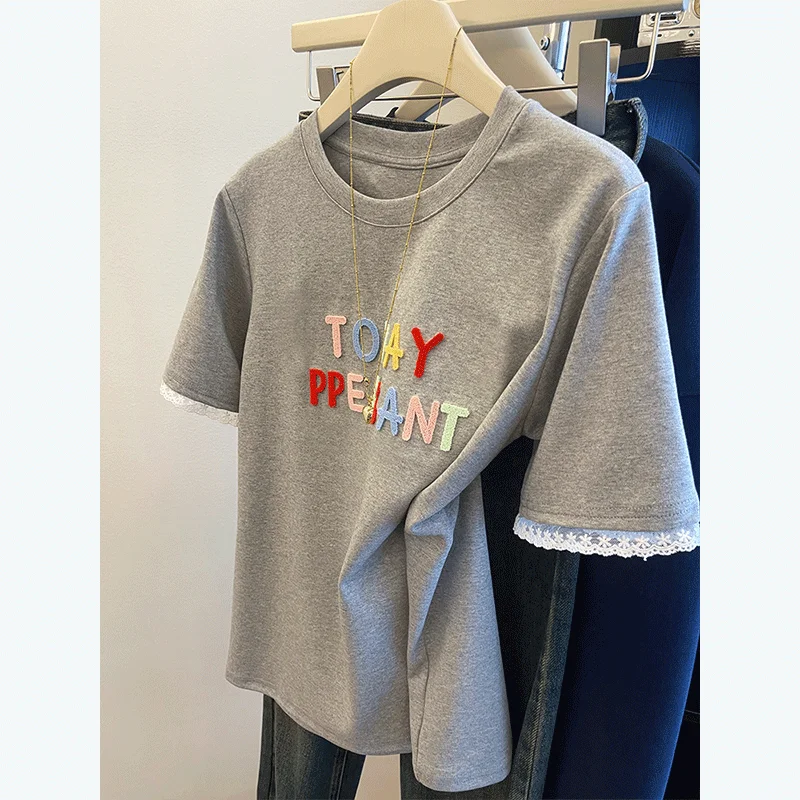 刺繍入りレースパネルのグレー半袖Tシャツ【ゆったりシルエット・アメリカンスタイル】