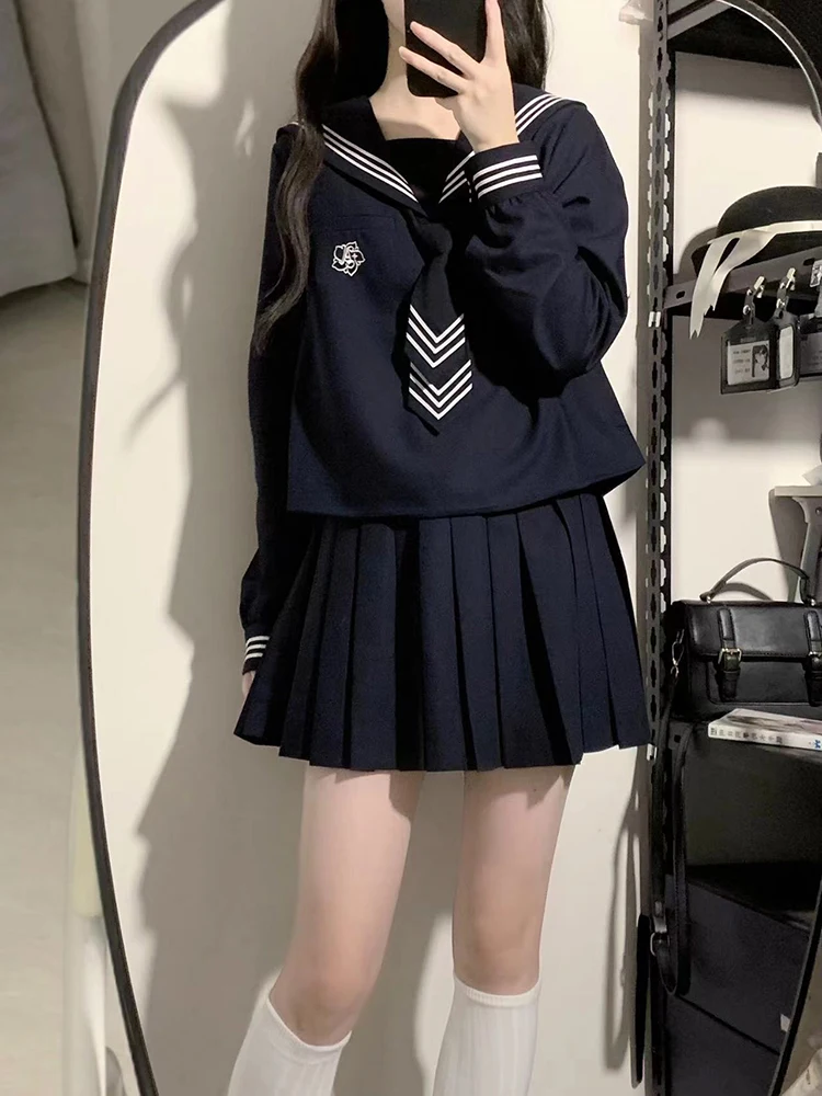 修学旅行に着る女子高校生向けセットアップは、無地のセーラーシャツと百褶スカートがベスト？