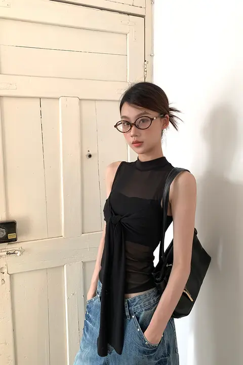 女性用 ノースリーブタンクトップ【シンプルデザイン・黒・美背効果・夏用】
