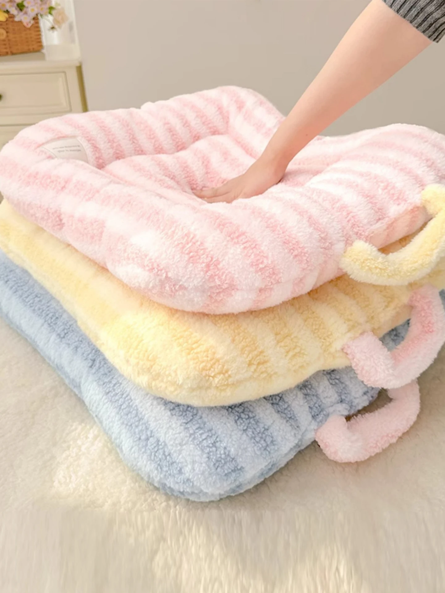 極上の柔らかさのペット用毛布：冬用あったかマットの実用性とサイズ選定ガイド