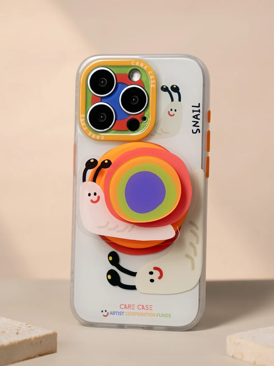 かわいい動物デザインのスマホケースはマグネットスタンドで実用性を実現