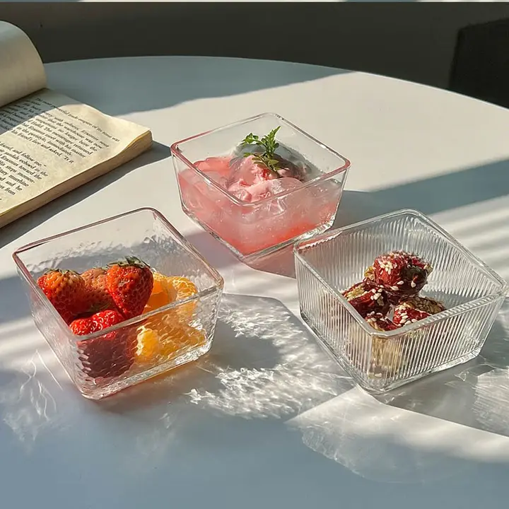 清新なデザインの四角いガラスボウル【アイスクリーム・デザート・フルーツ・朝食用・サラダ用】