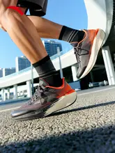 軽量で通気性のあるランニングシューズ【耐摩耗・弾力性・夏用・男性用】